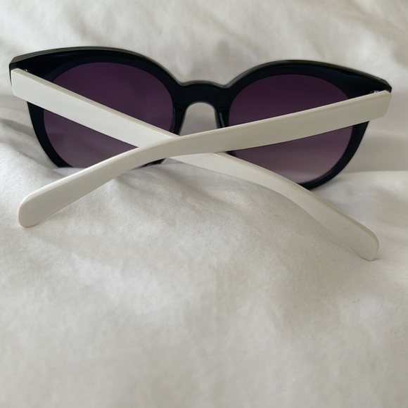 Black And White Sunglasses With Jewels - Picture 4 of 5